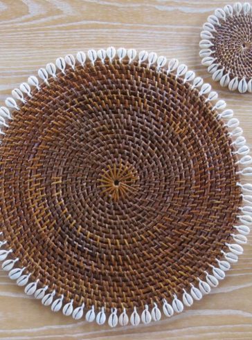 Round Rattan Placemat - Natural with Seashell