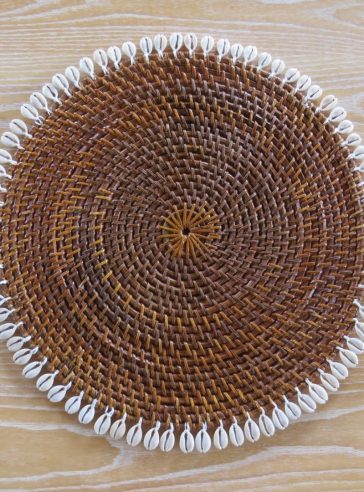 Round Rattan Placemat - Natural with Seashell